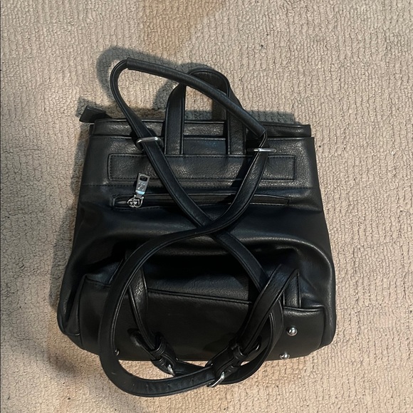 ❤️ Black backpack or wear it 3 ways! - Picture 2 of 2